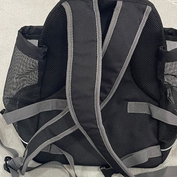 NEW Pet Backpack Carrier (medium) & Pet Umbrella - Picture 7 of 13